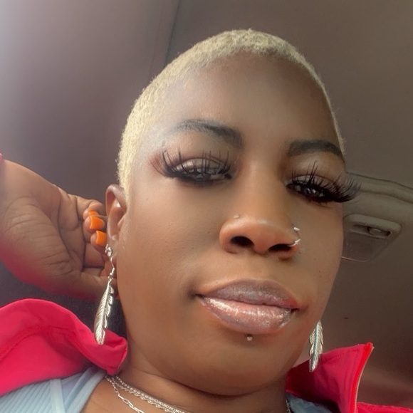 Meet your Posher, Carlotta - Picture 1 of 1